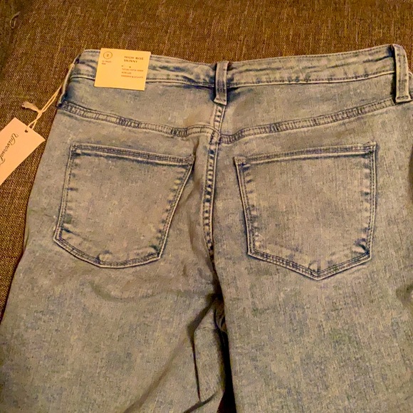 High Rise Skinny Jeans - Picture 4 of 4